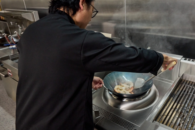 luke-nguyen-recipes-prawns-RWR39288